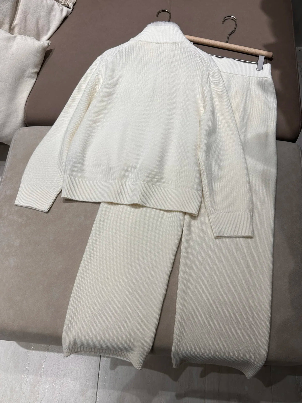 Ensemble femme en maille, gilet zippé et pantalon – CLEVI Paris