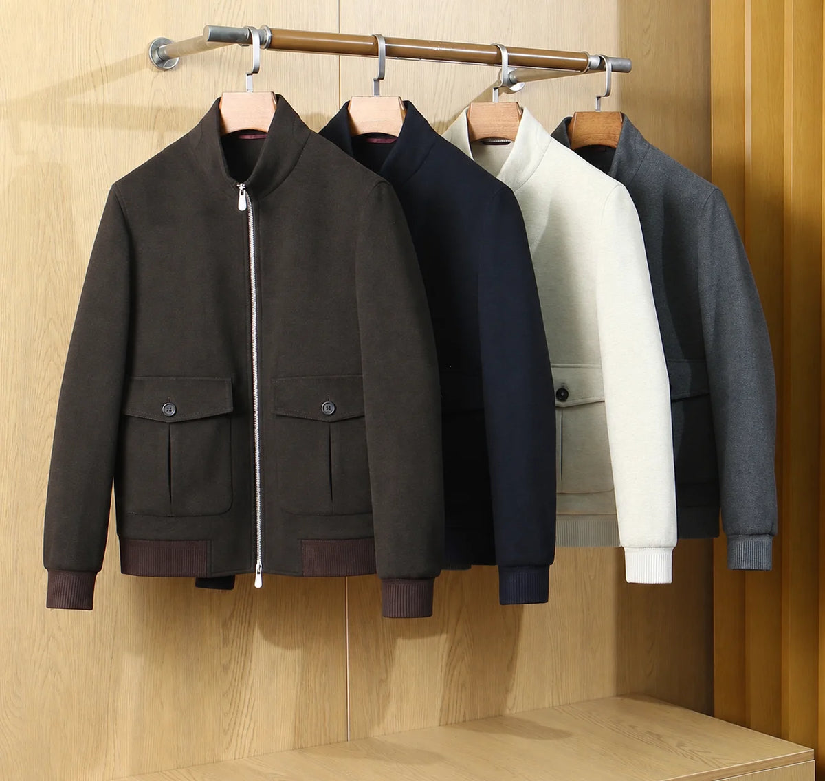Blouson homme zippé à col montant et poches – CLEVI Paris