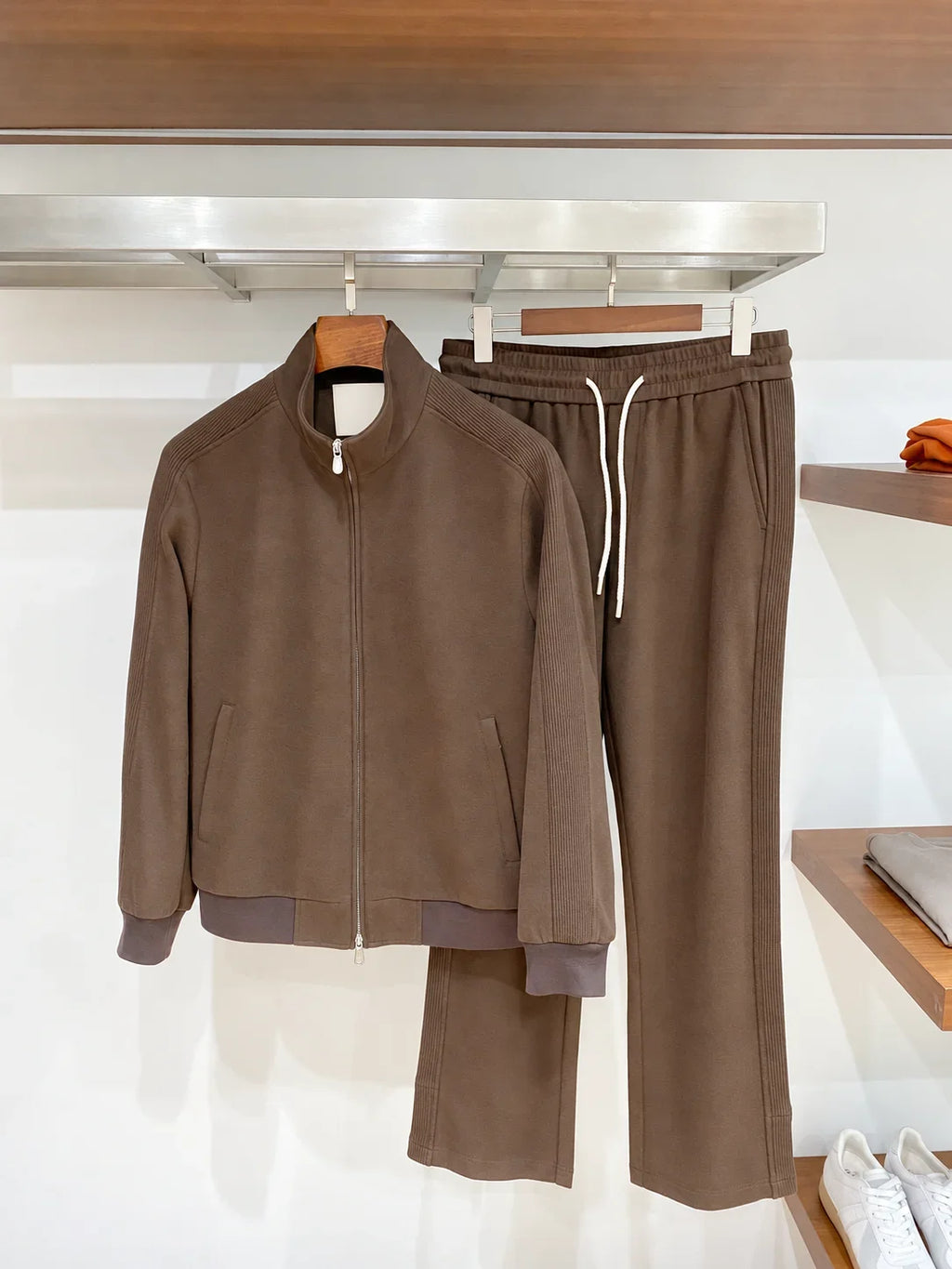 Ensemble homme veste zippée et pantalon – CLEVI Paris