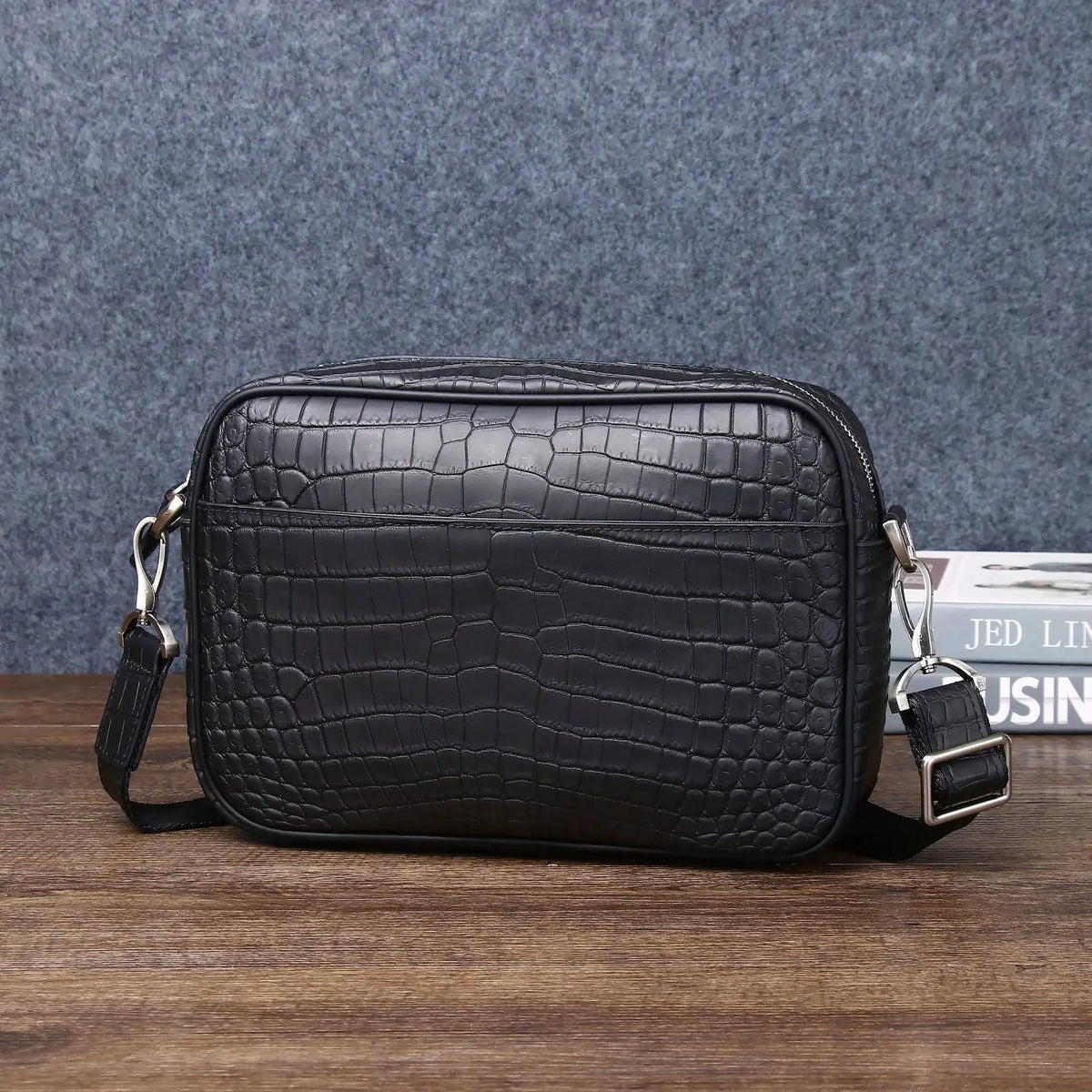 Sacoche Homme Cuir Véritable Motif Alligator 27x18cm – CLEVI Paris