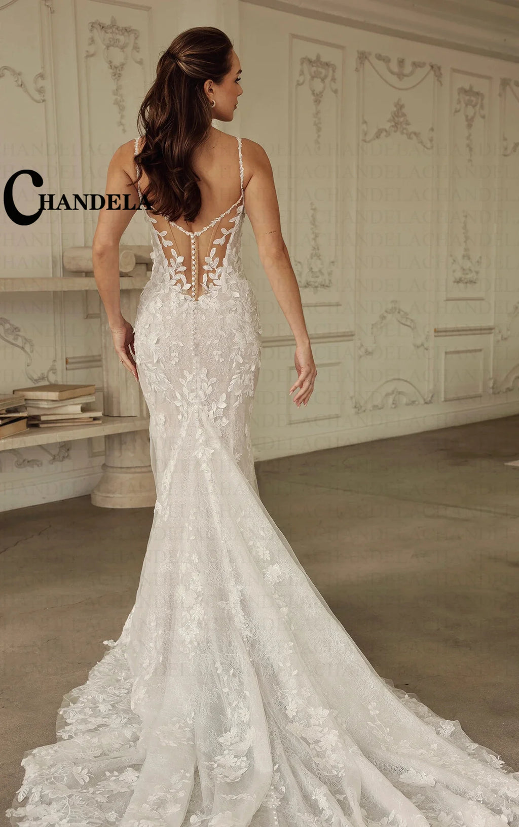 Robe de mariée sirène à bretelles fines – CLEVI Paris