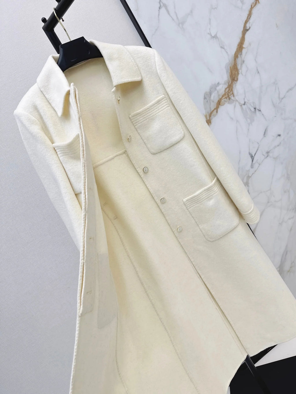 Manteau long femme en laine à quatre poches – CLEVI Paris
