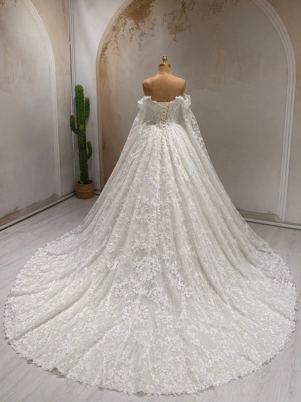 Robe de mariée princesse à traîne royale – CLEVI Paris
