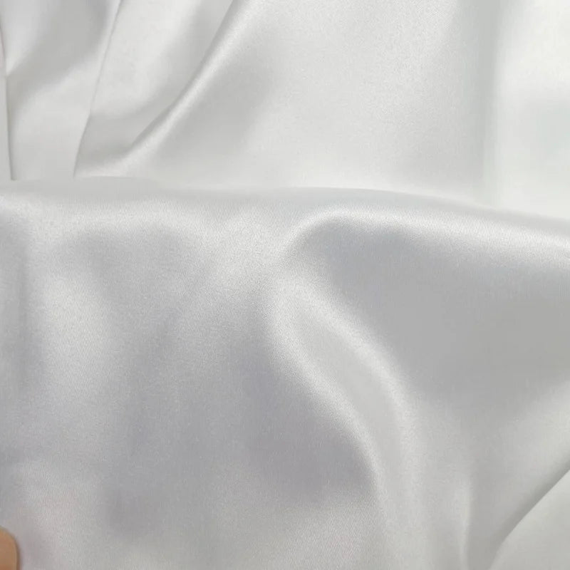Robe de mariée courte col haut dentelle perlée – CLEVI Paris