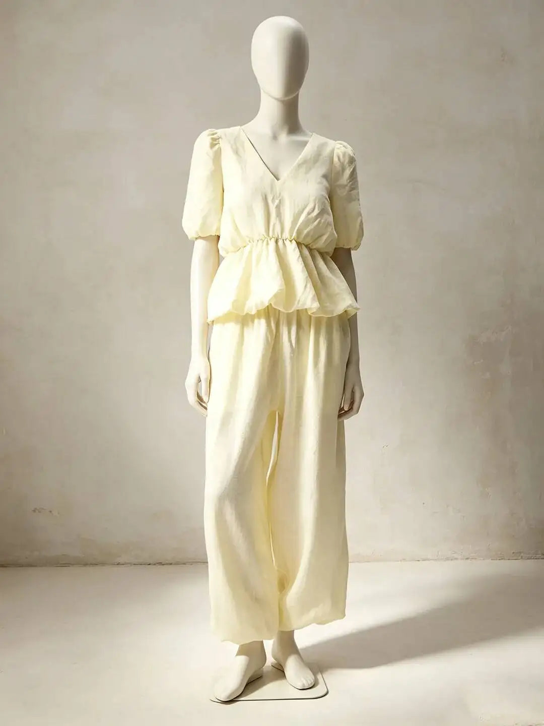 Ensemble femme col V et pantalon large – CLEVI Paris