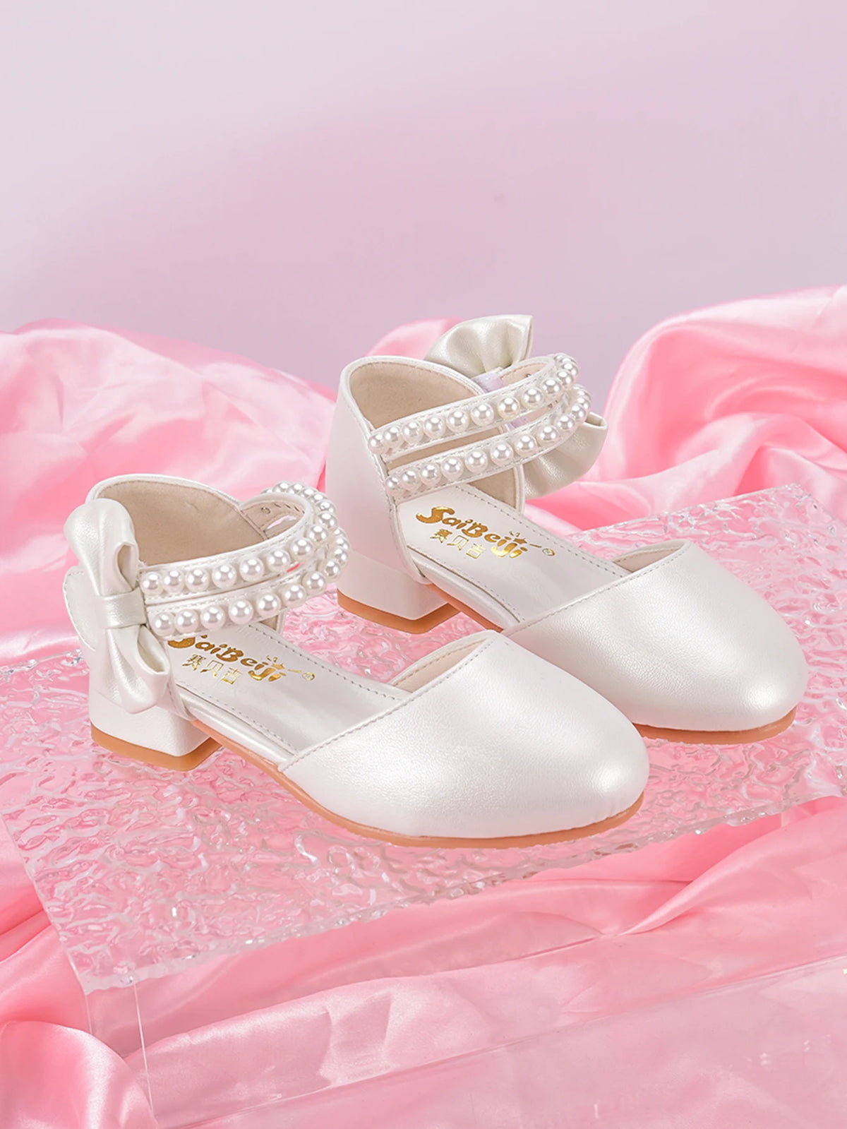 Chaussures fille blanches à talons et perles – CLEVI Paris