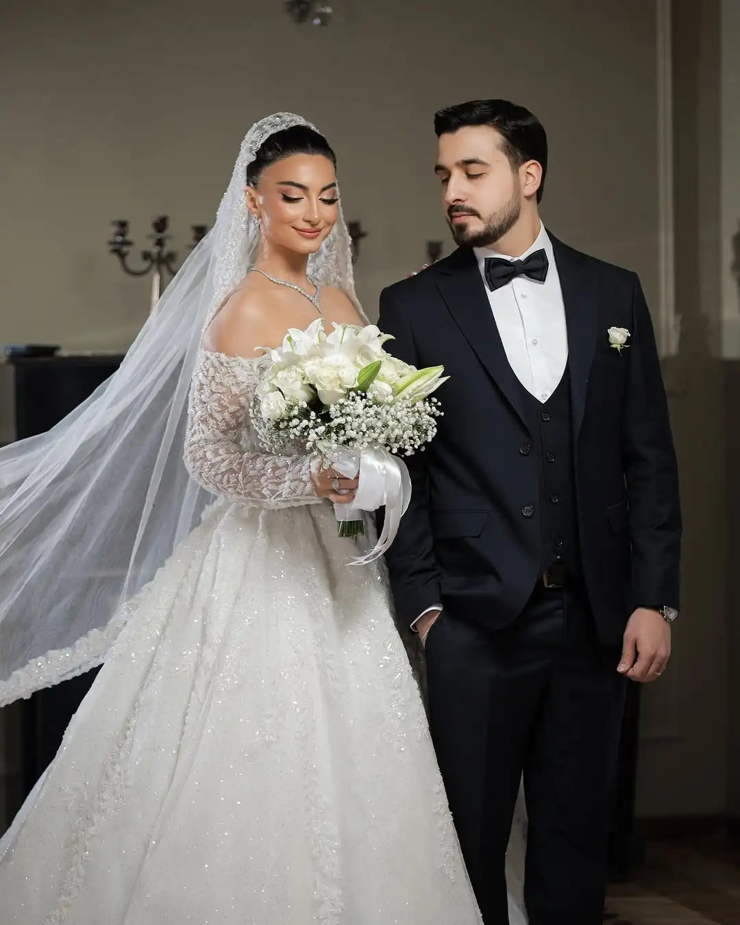 Robe de mariée princesse perlée à col cœur – CLEVI Paris