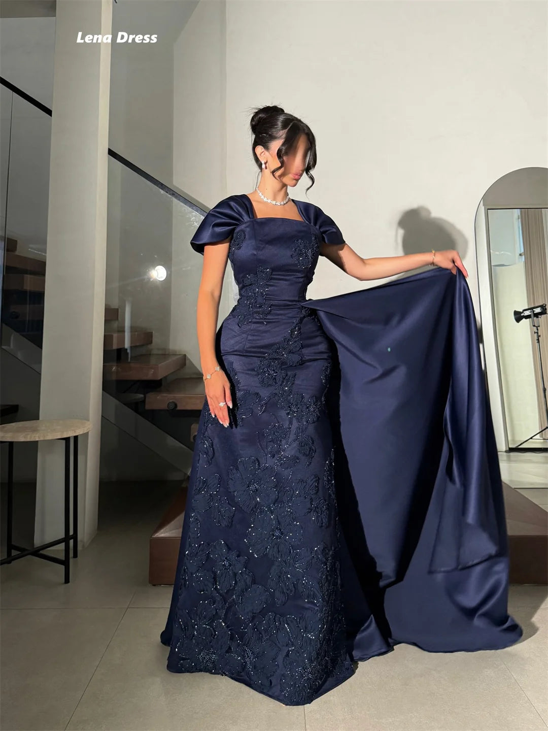Robe de soirée sirène col carré dentelle – CLEVI Paris