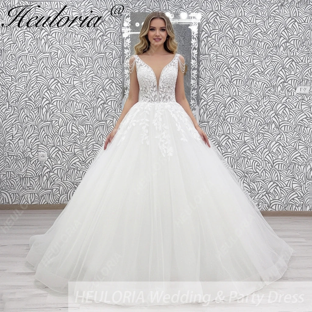 Robe de mariée ligne A en dentelle col en V – CLEVI Paris