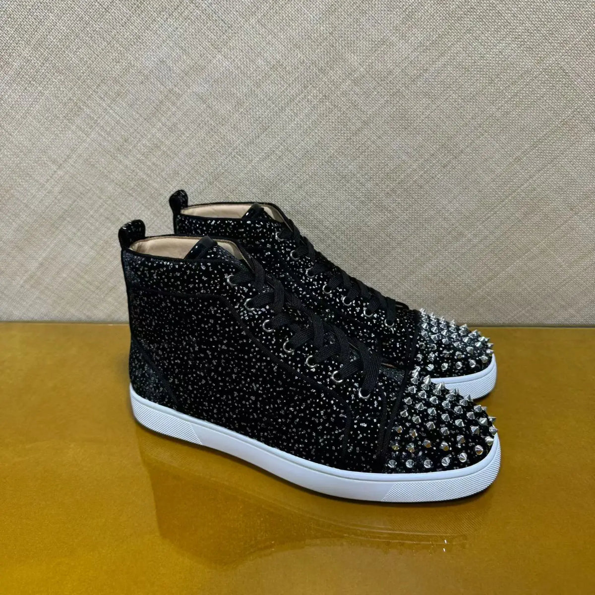 Sneakers Montantes Luxe Cuir Véritable Semelle Rouge – CLEVI Paris