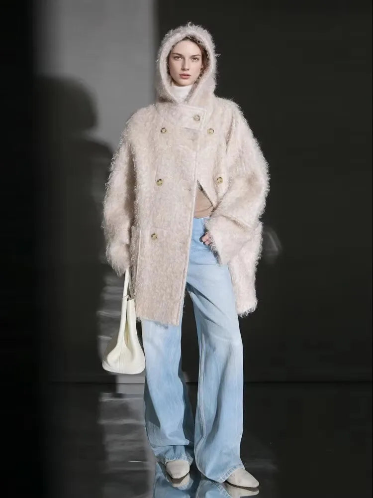 Manteau femme texturé à capuche et boutonnage – CLEVI Paris
