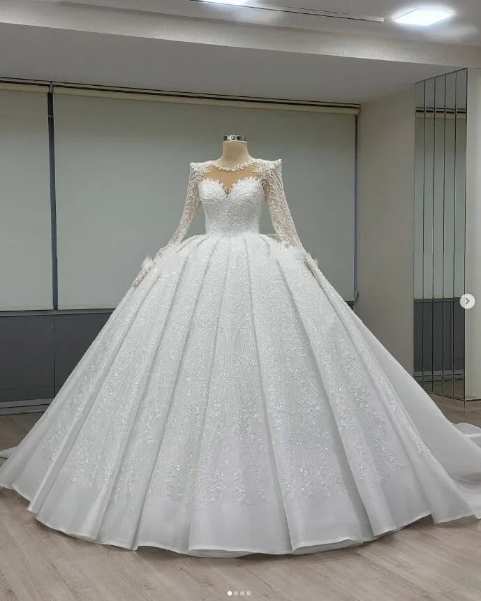 Robe de mariée princesse perlée en dentelle – CLEVI Paris
