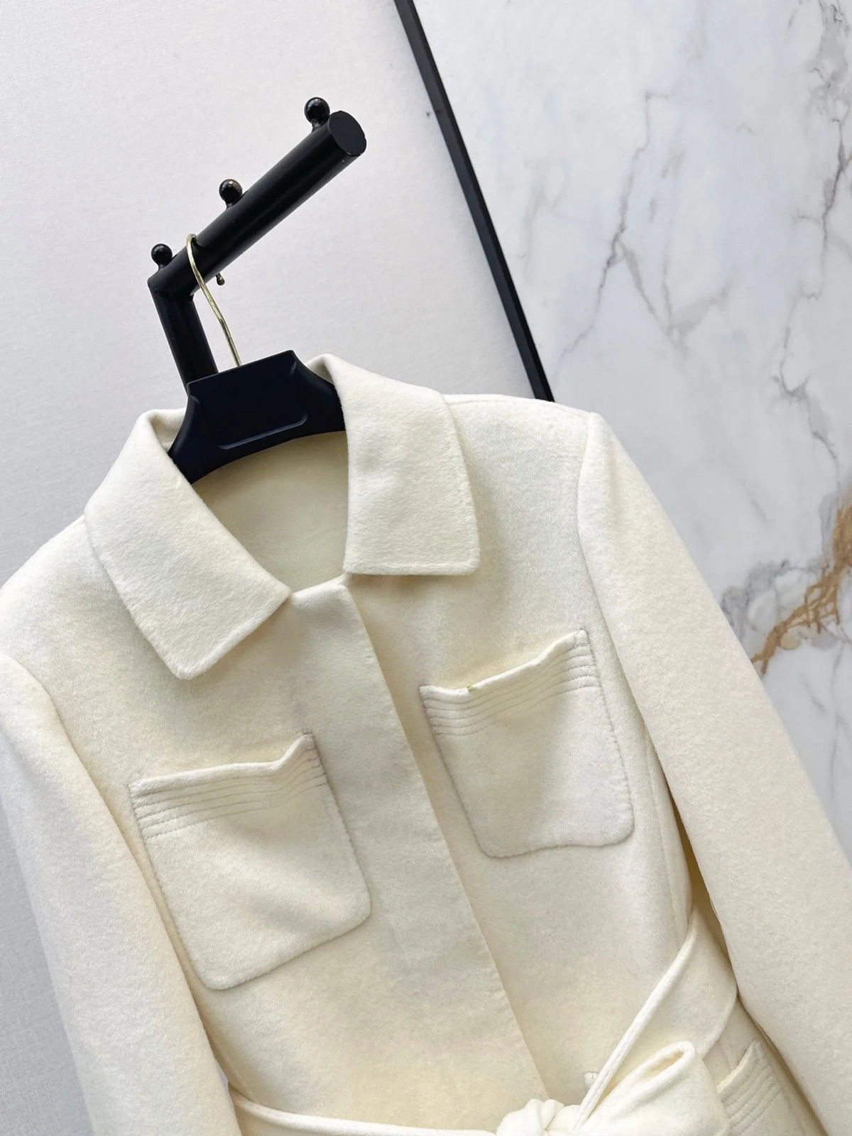 Manteau long femme en laine à quatre poches – CLEVI Paris