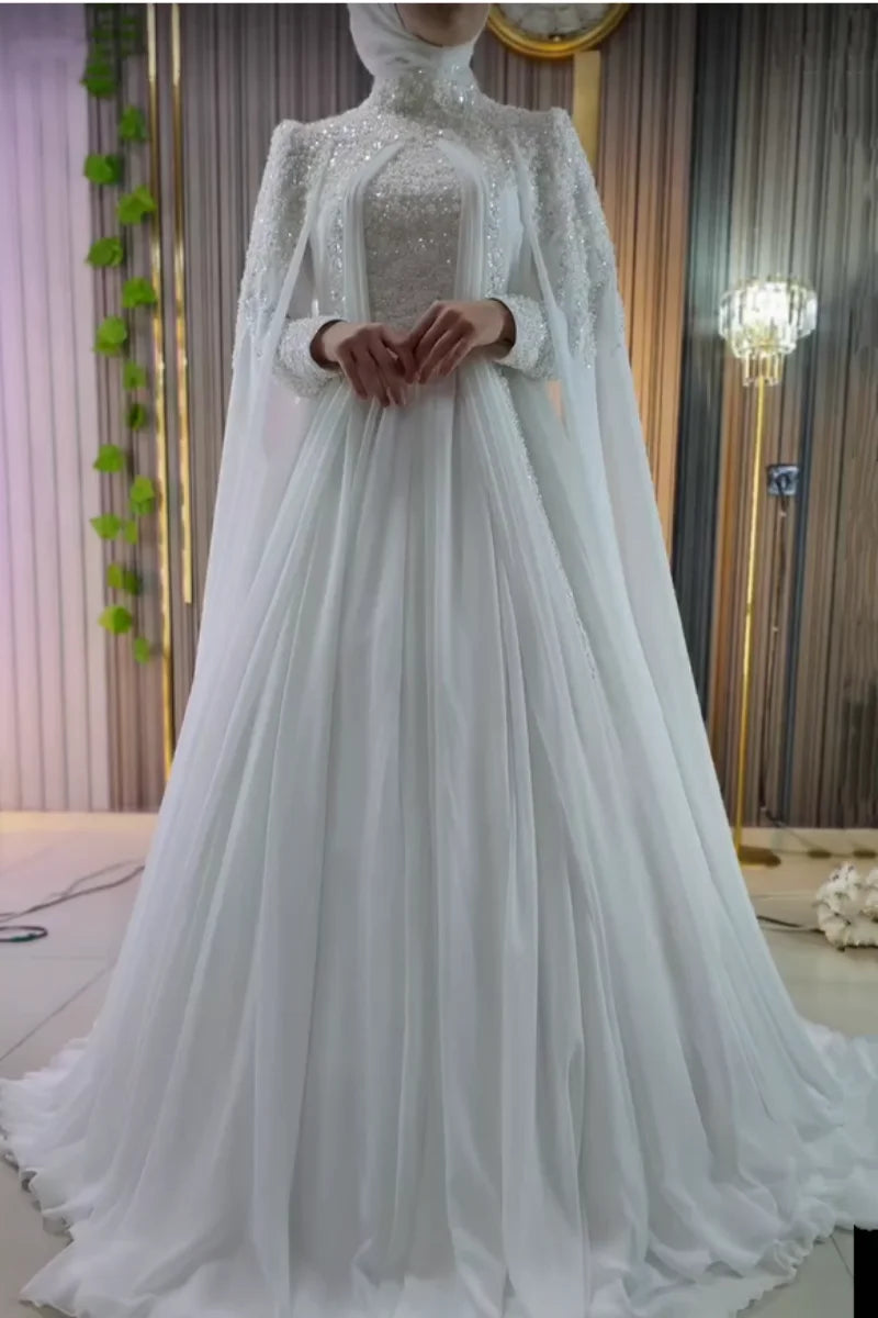 Robe de mariée musulmane en mousseline à col haut – CLEVI Paris