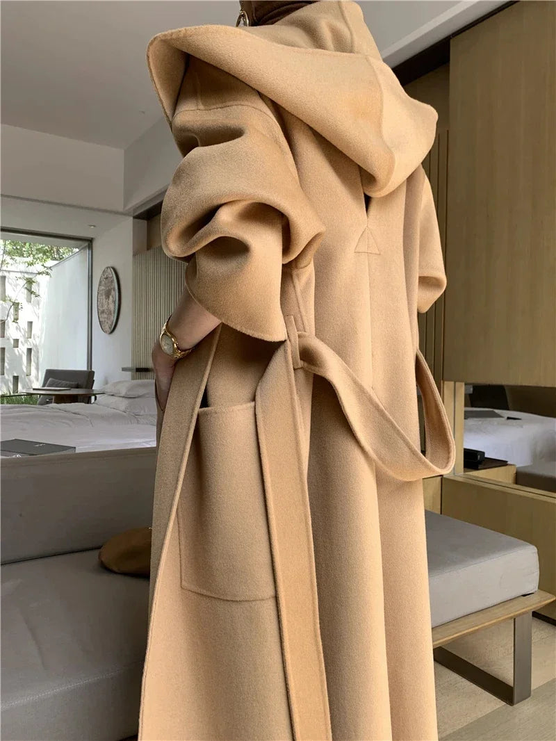 Manteau femme à capuche et ceinture – CLEVI Paris