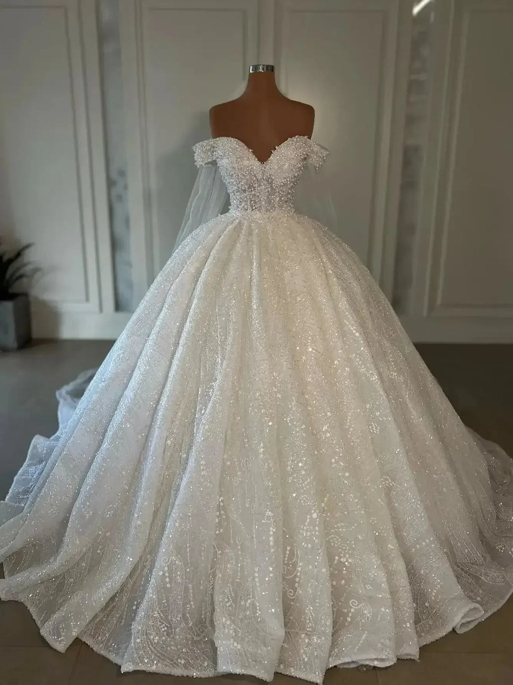Robe de mariée trapèze à perles – CLEVI Paris