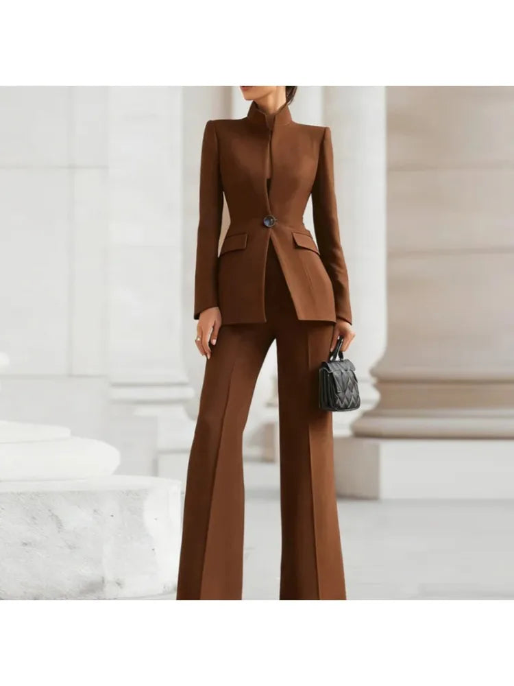 Tailleur femme col V et pantalon large – CLEVI Paris