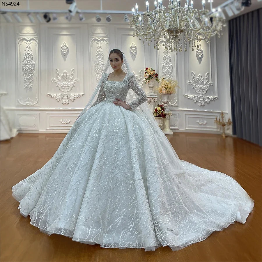 Robe de mariée perlée à col carré – CLEVI Paris