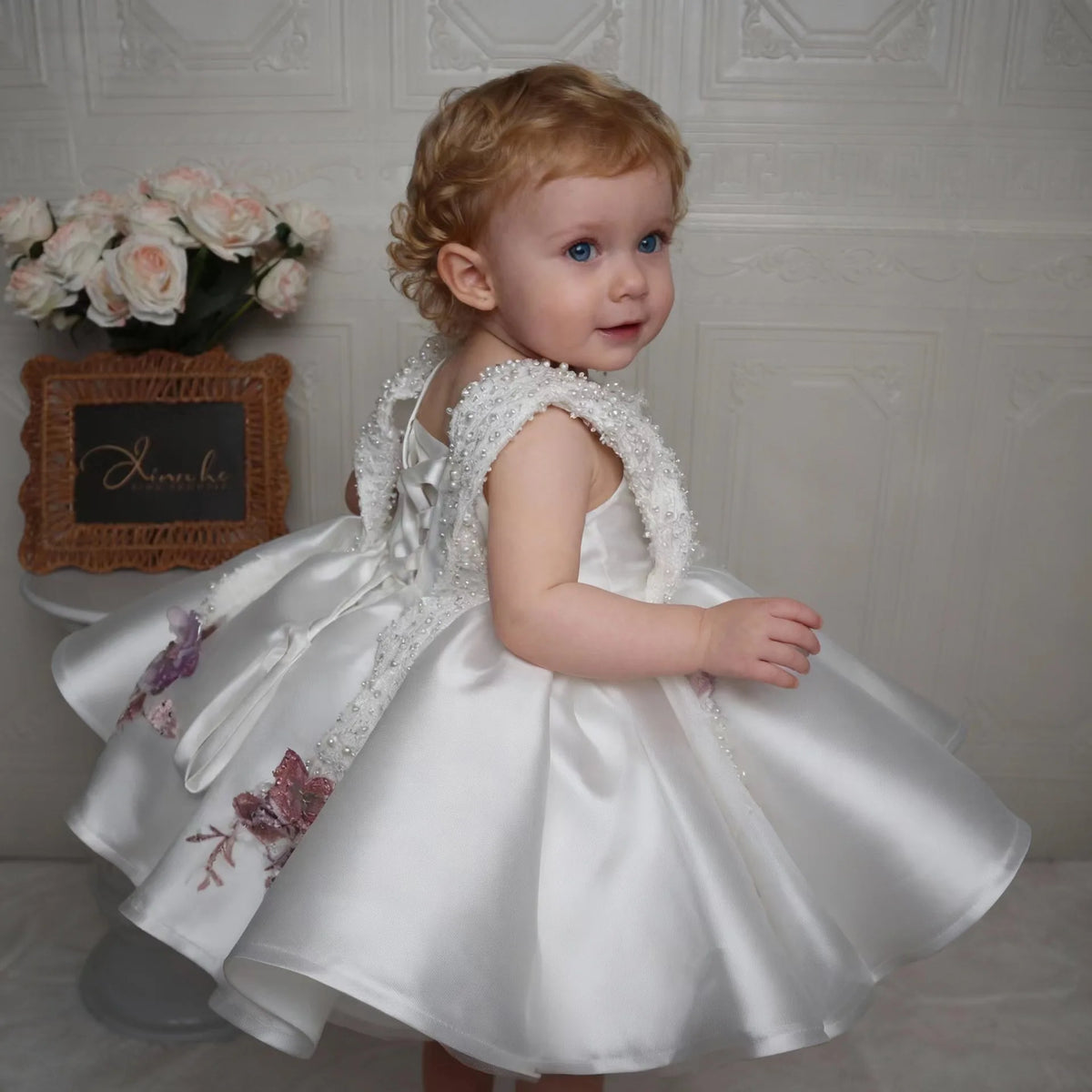 Robe princesse fille blanche brodée – CLEVI Paris