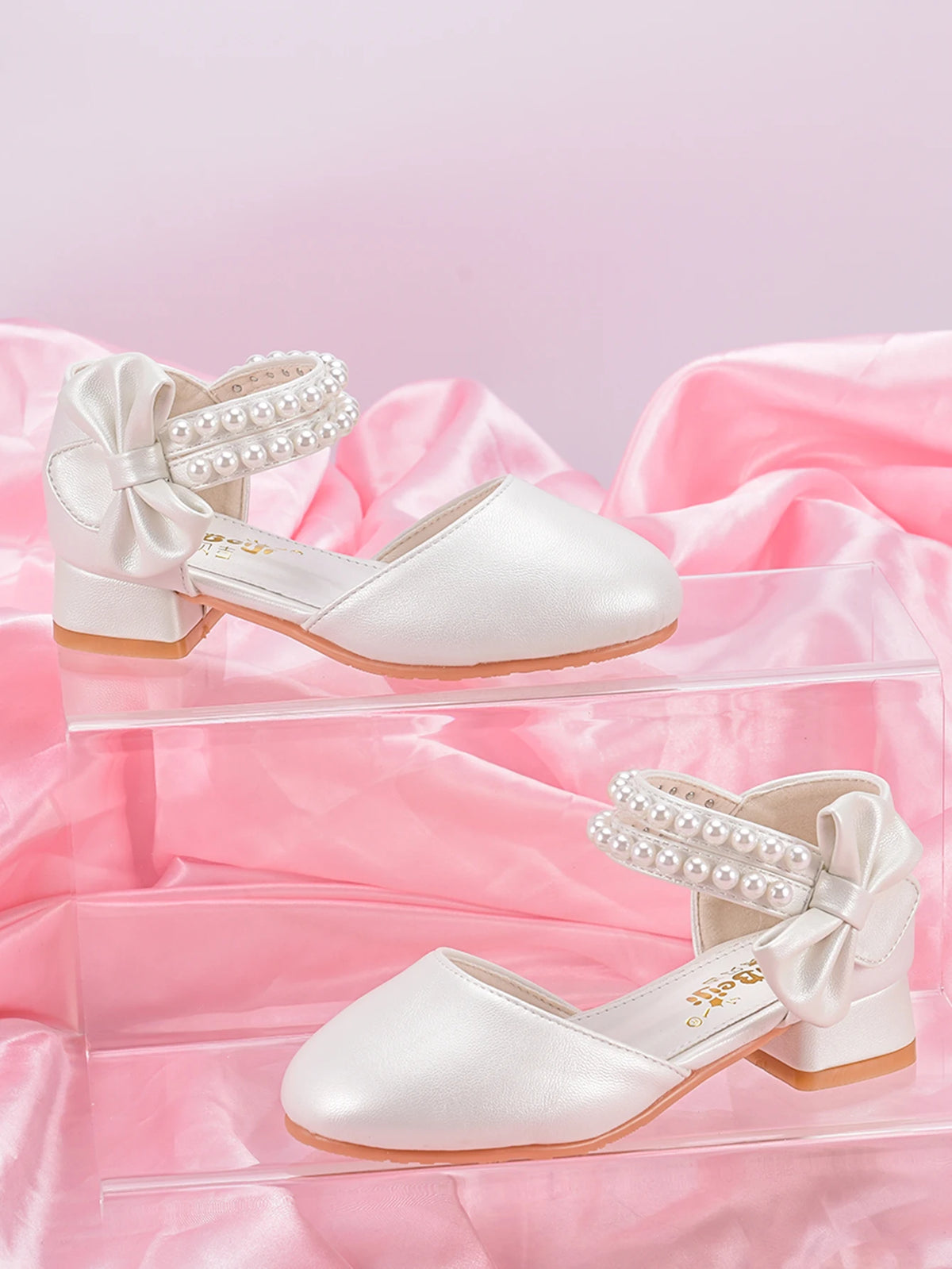 Chaussures fille blanches à talons et perles – CLEVI Paris