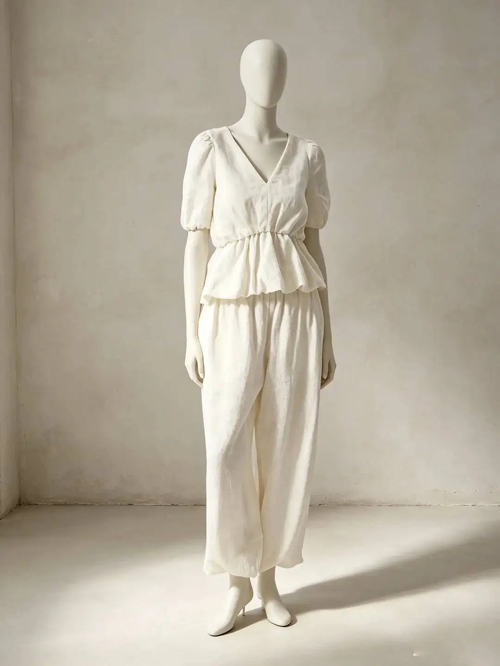 Ensemble femme col V et pantalon large – CLEVI Paris