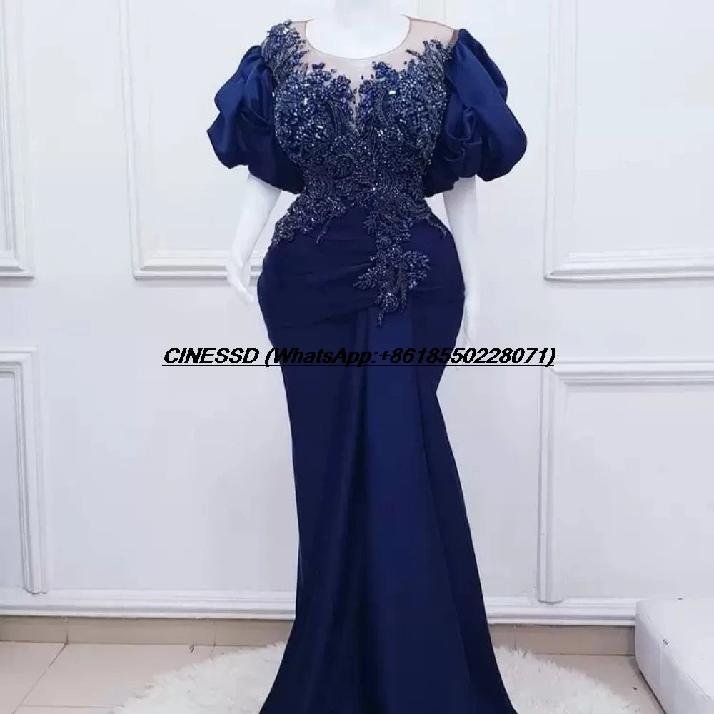 Robe de bal sirène satinée à appliques – CLEVI Paris