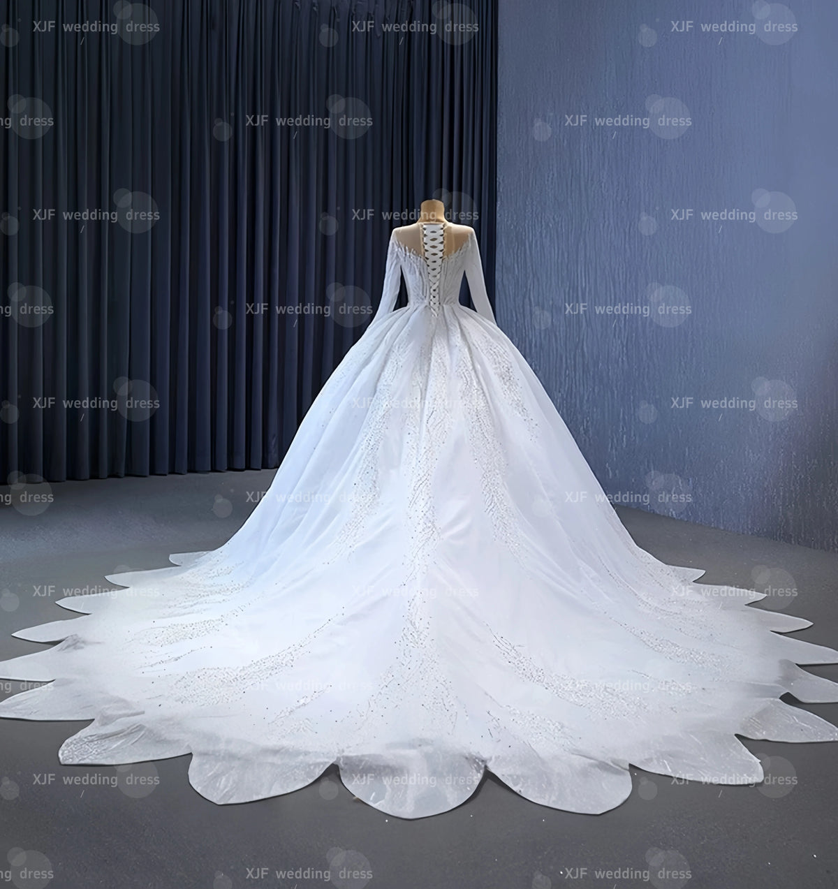 Robe de mariée princesse à cristaux et sequins – CLEVI Paris
