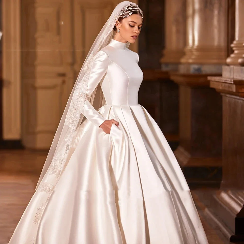 Robe de mariée satinée sur mesure – CLEVI Paris