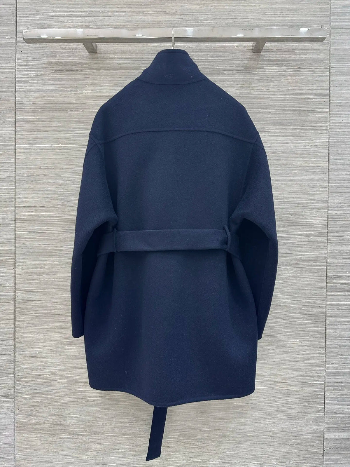 Manteau femme ceinturé zippé à quatre poches – CLEVI Paris