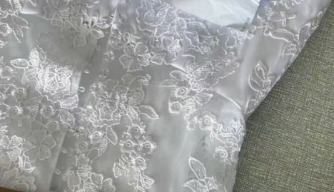 Robe de mariée sirène satinée col rond – CLEVI Paris