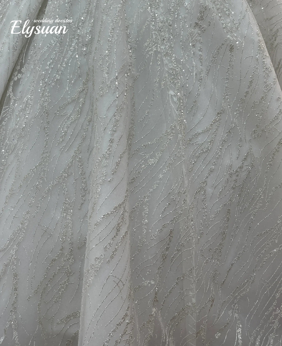 Robe de mariée en tulle et perles – CLEVI Paris