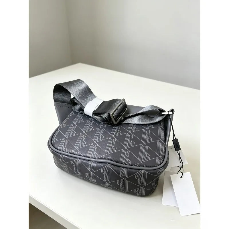 Sac Bandoulière Homme Rétro Imprimé PU Casual 21×9×18cm 9 Coloris – CLEVI Paris