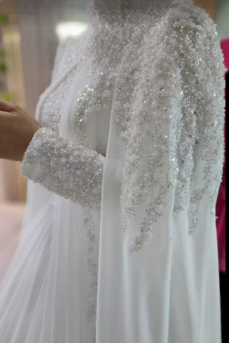 Robe de mariée en mousseline à col haut – CLEVI Paris