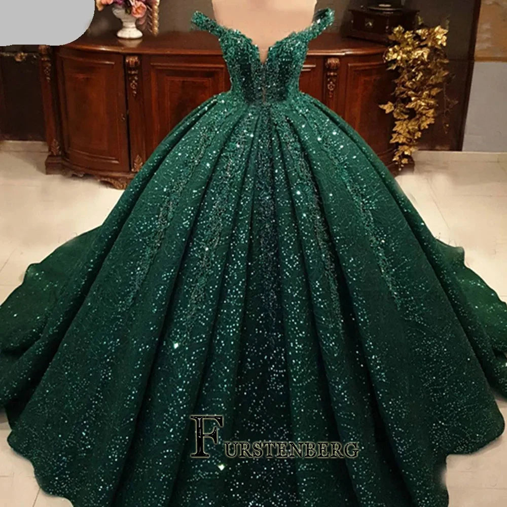 Robe de bal perlée en organza col cœur – CLEVI Paris