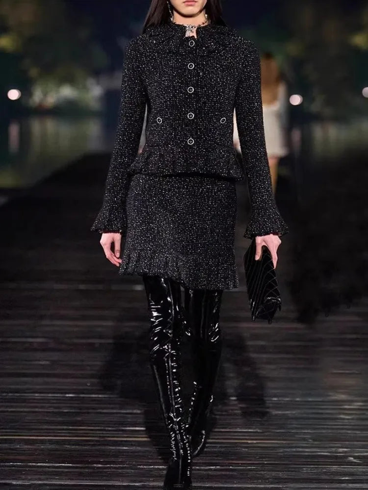 Veste ou jupe femme en tweed noir à volants – CLEVI Paris