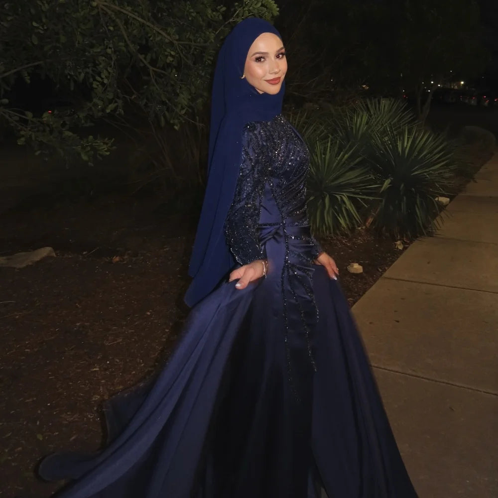 Robe de bal longue à paillettes et appliques – CLEVI Paris