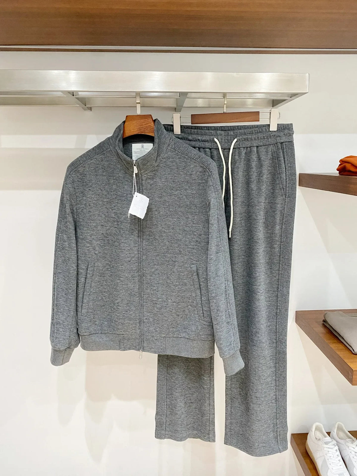 Ensemble homme veste zippée et pantalon – CLEVI Paris