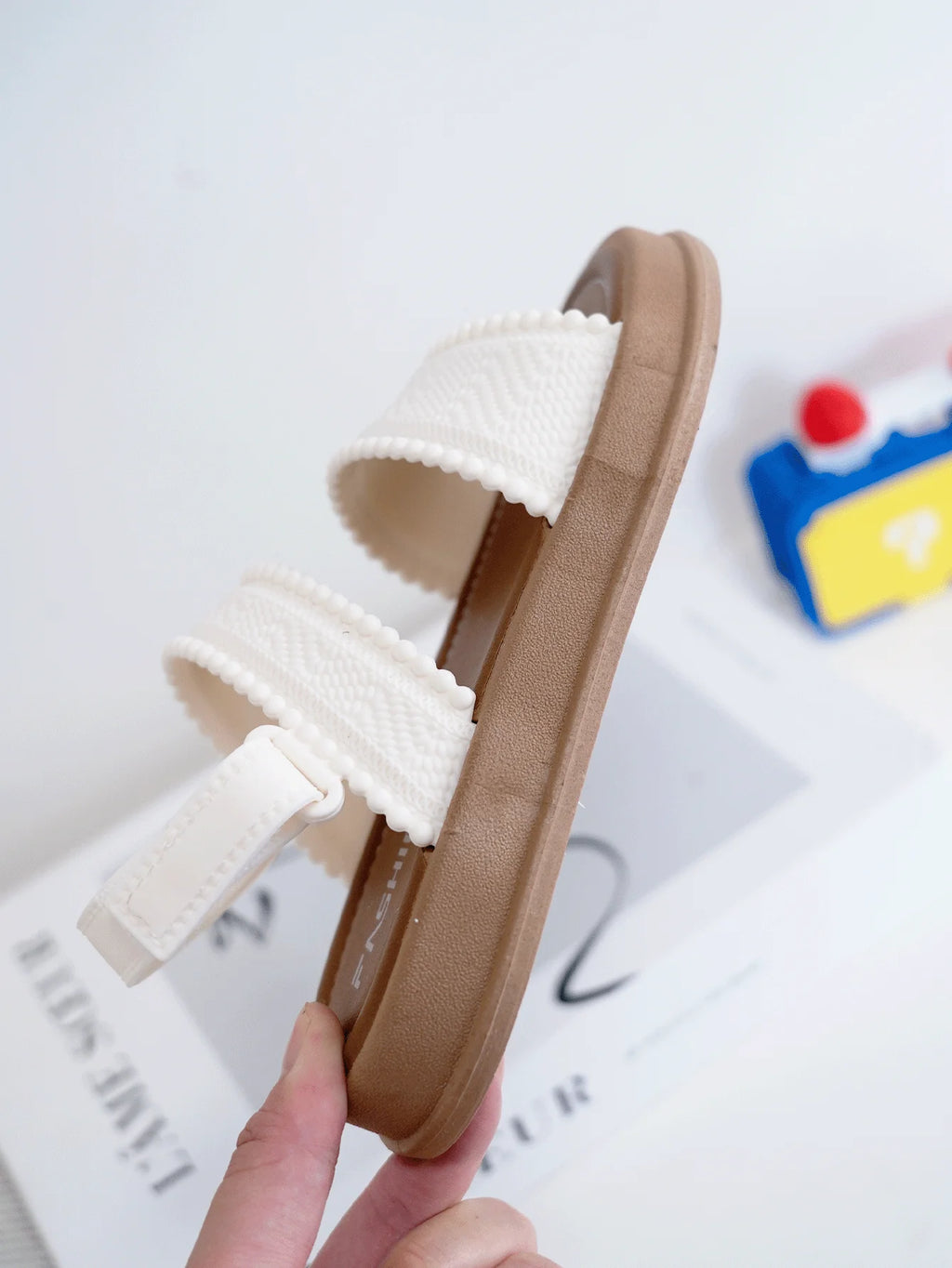 Sandales fille blanches à nœud en PVC – CLEVI Paris