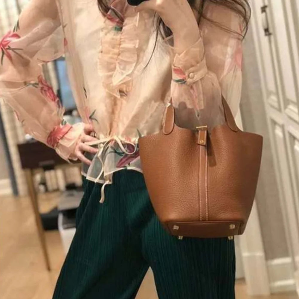 Sac Seau PU Grain Litchi Femme Fermeture Verrou Foulard Décor Cheval – CLEVI Paris
