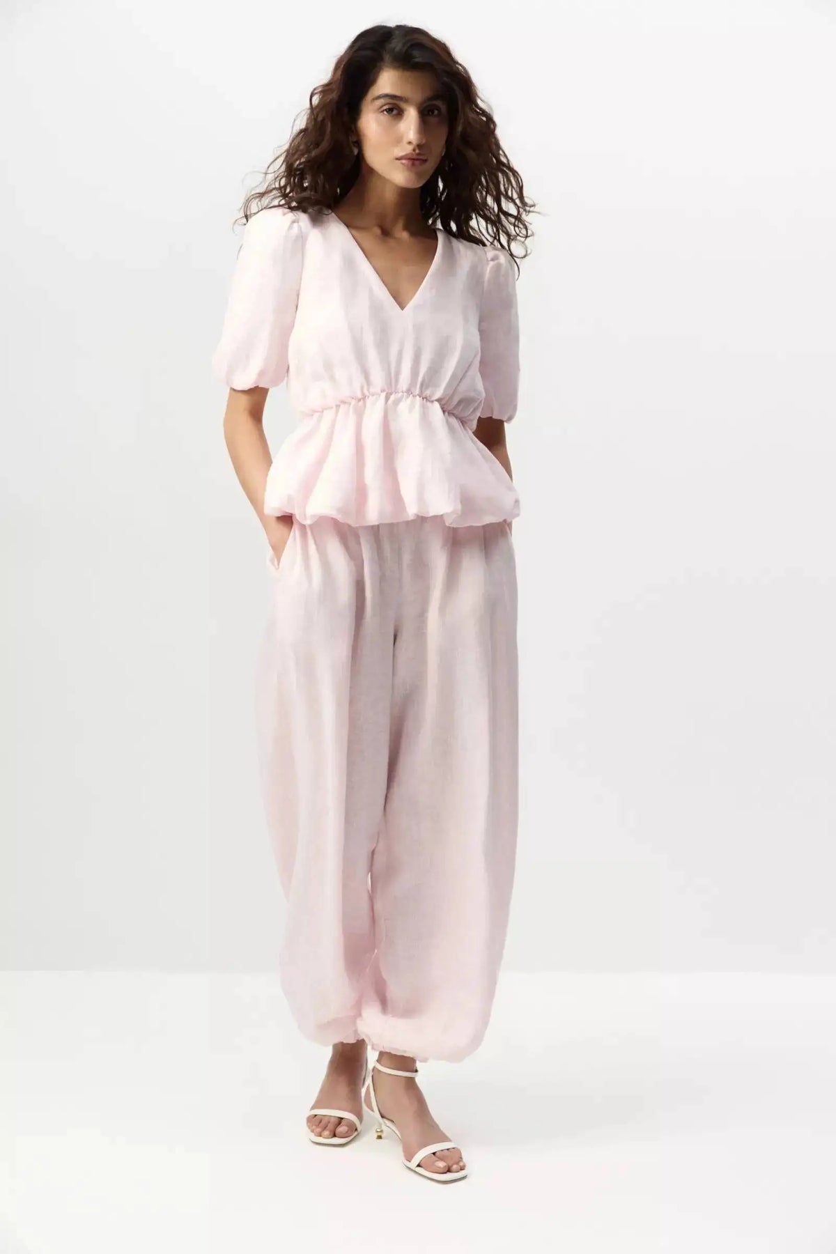 Ensemble femme col V et pantalon large – CLEVI Paris