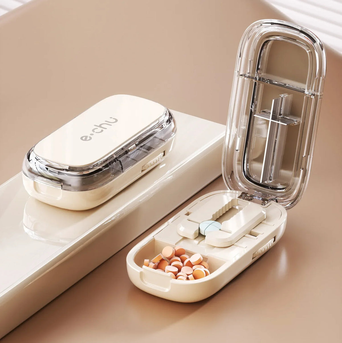 Pilulier portable avec option coupe-comprimés – CLEVI Paris