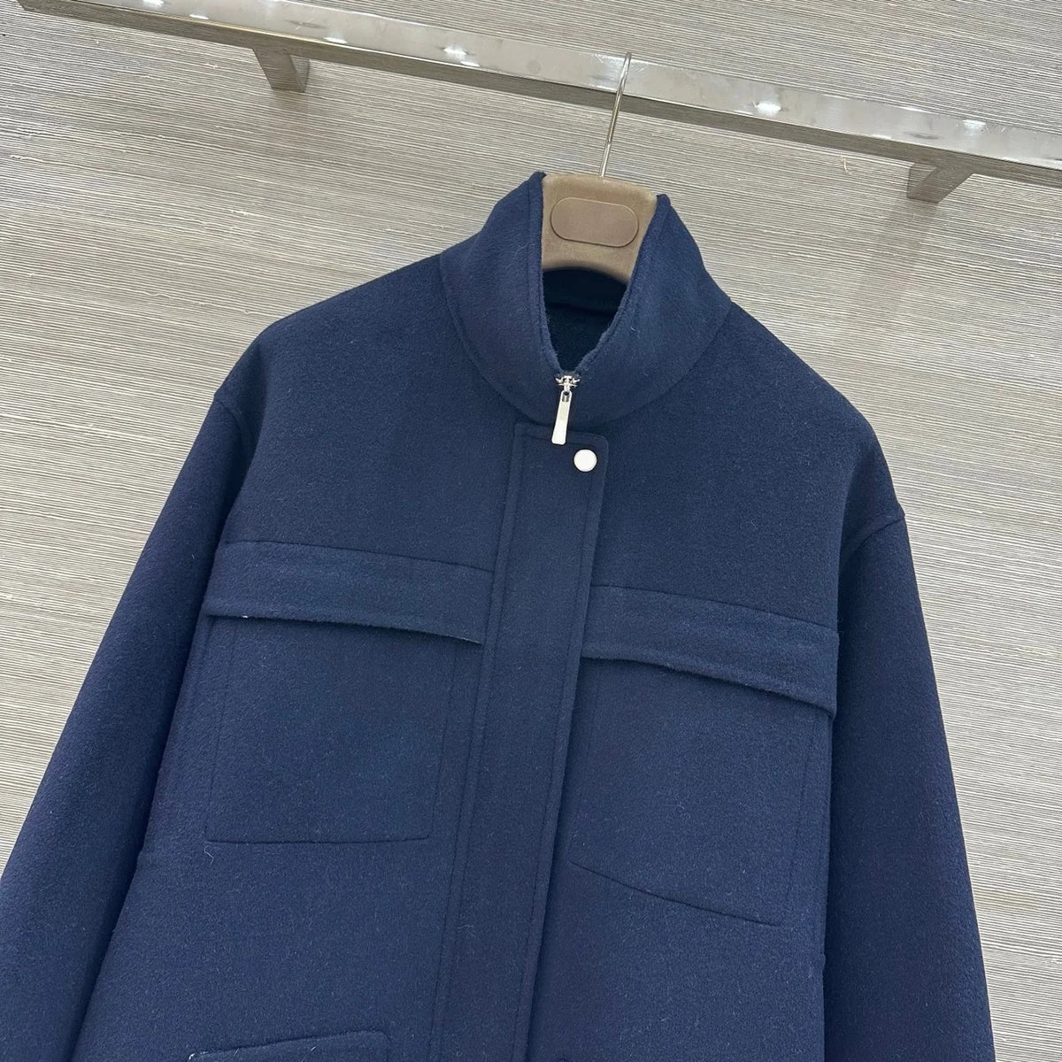 Manteau femme ceinturé zippé à quatre poches – CLEVI Paris