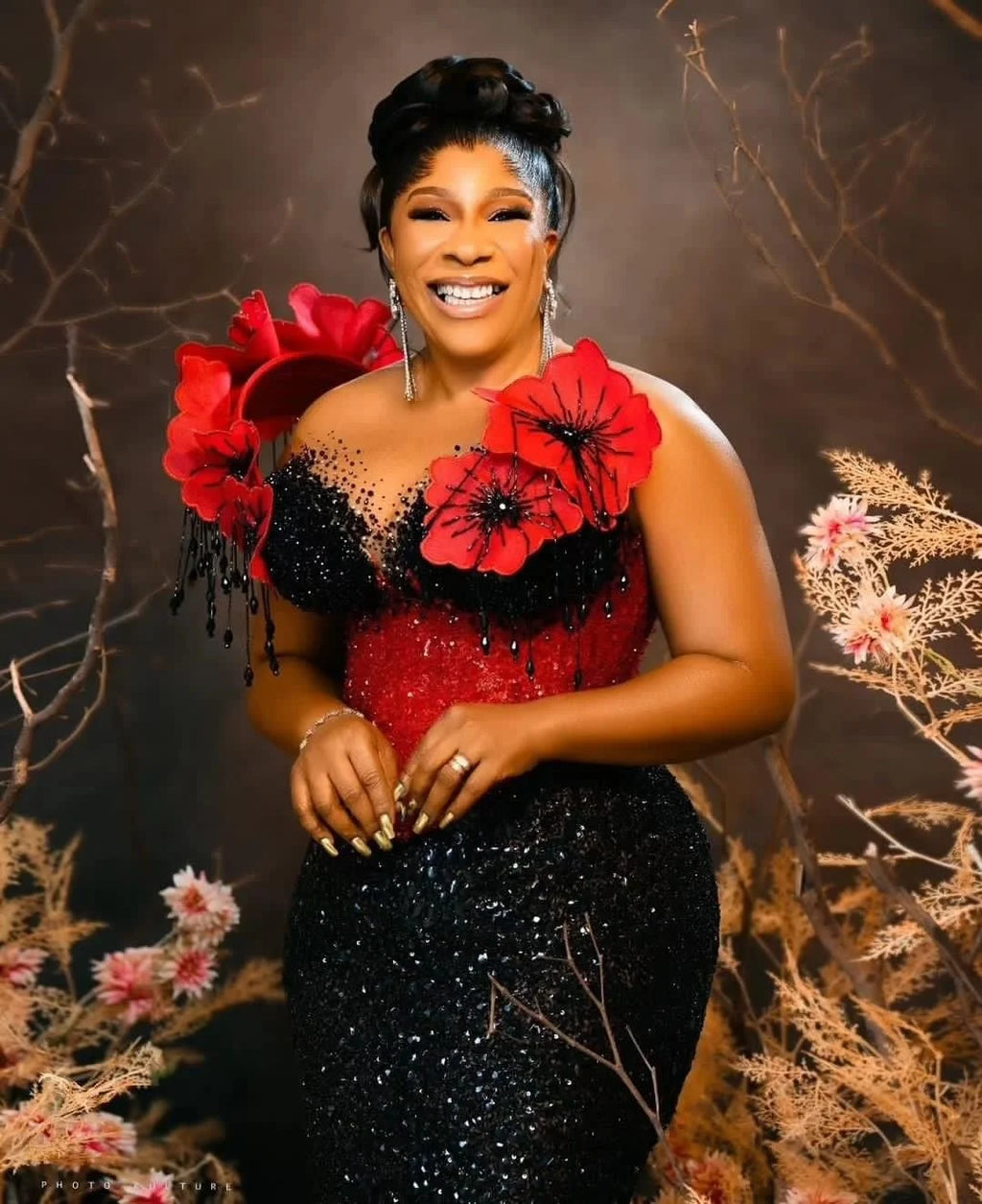 Robe de bal sirène fleurie à paillettes – CLEVI Paris