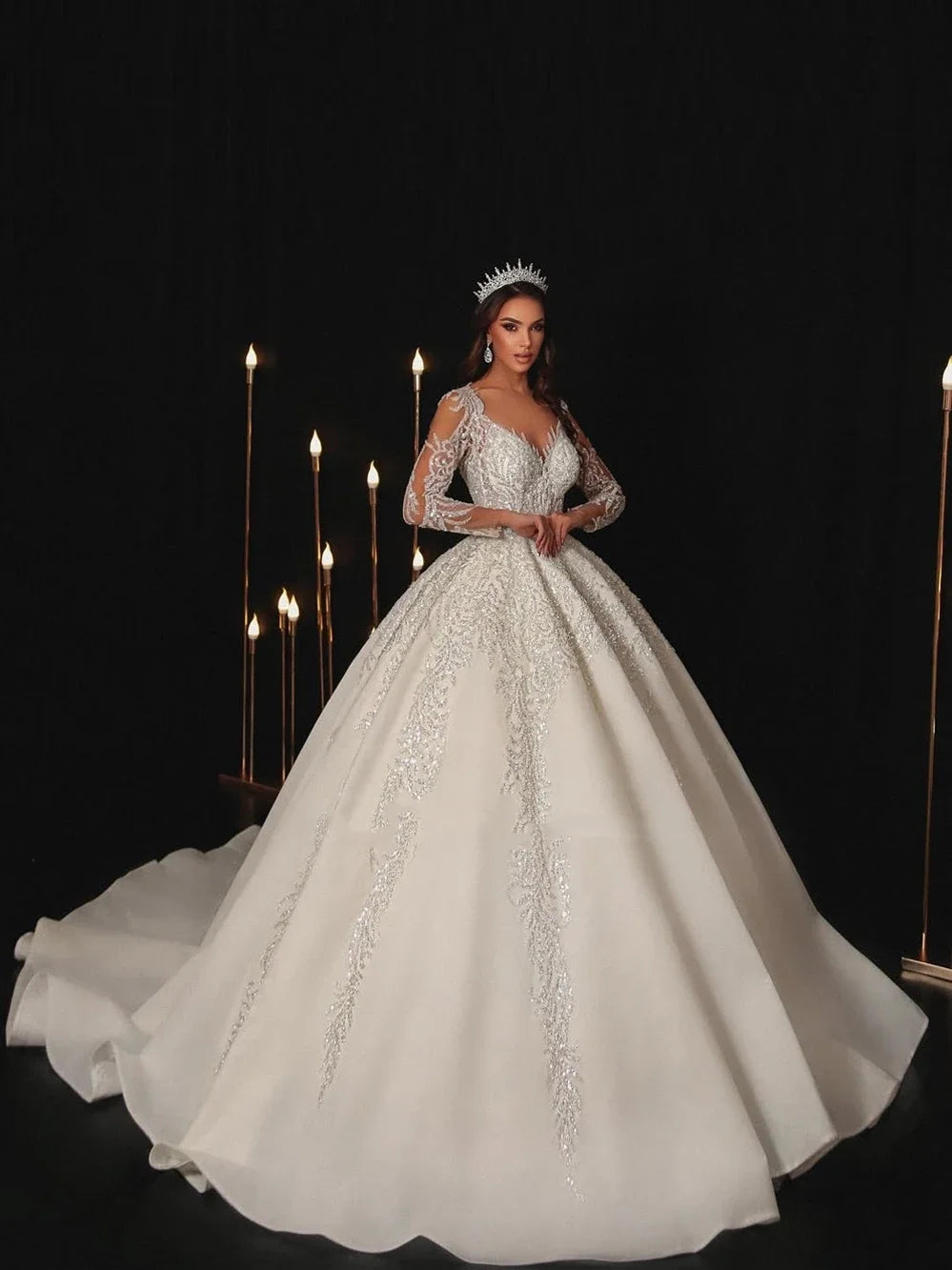 Robe de mariée princesse à col V – CLEVI Paris