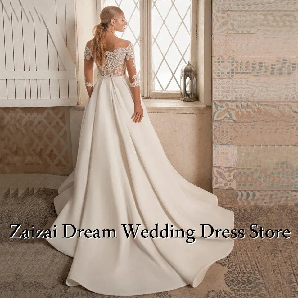 Robe de mariée satinée épaules dénudées – CLEVI Paris