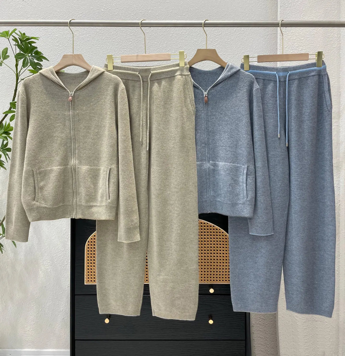 Ensemble femme, cardigan à capuche et pantalon – CLEVI Paris