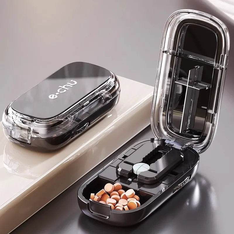 Pilulier portable avec option coupe-comprimés – CLEVI Paris