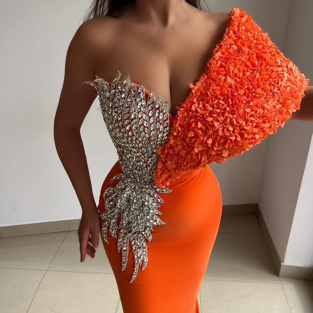 Robe de soirée longue épaules dénudées drapée – CLEVI Paris