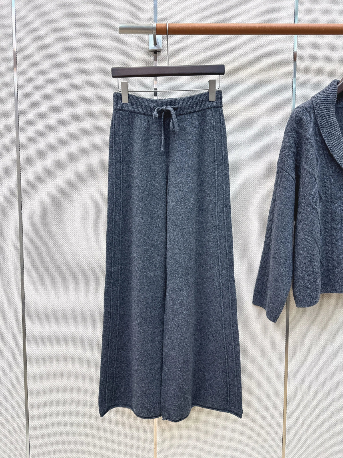 Ensemble cardigan torsadé et pantalon femme – CLEVI Paris
