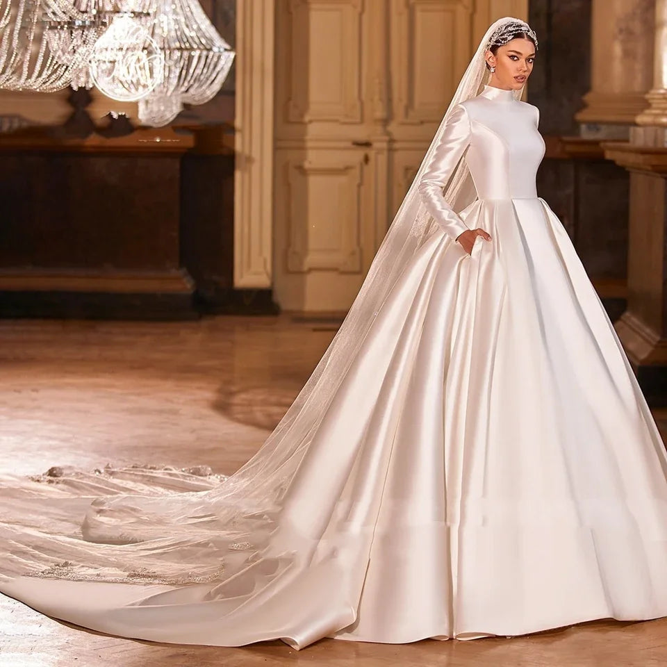 Robe de mariée satinée sur mesure – CLEVI Paris